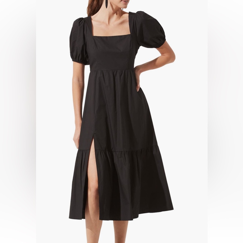 ASTR The Label Poplin Puff Sleeve Tiered Midi Dress in black